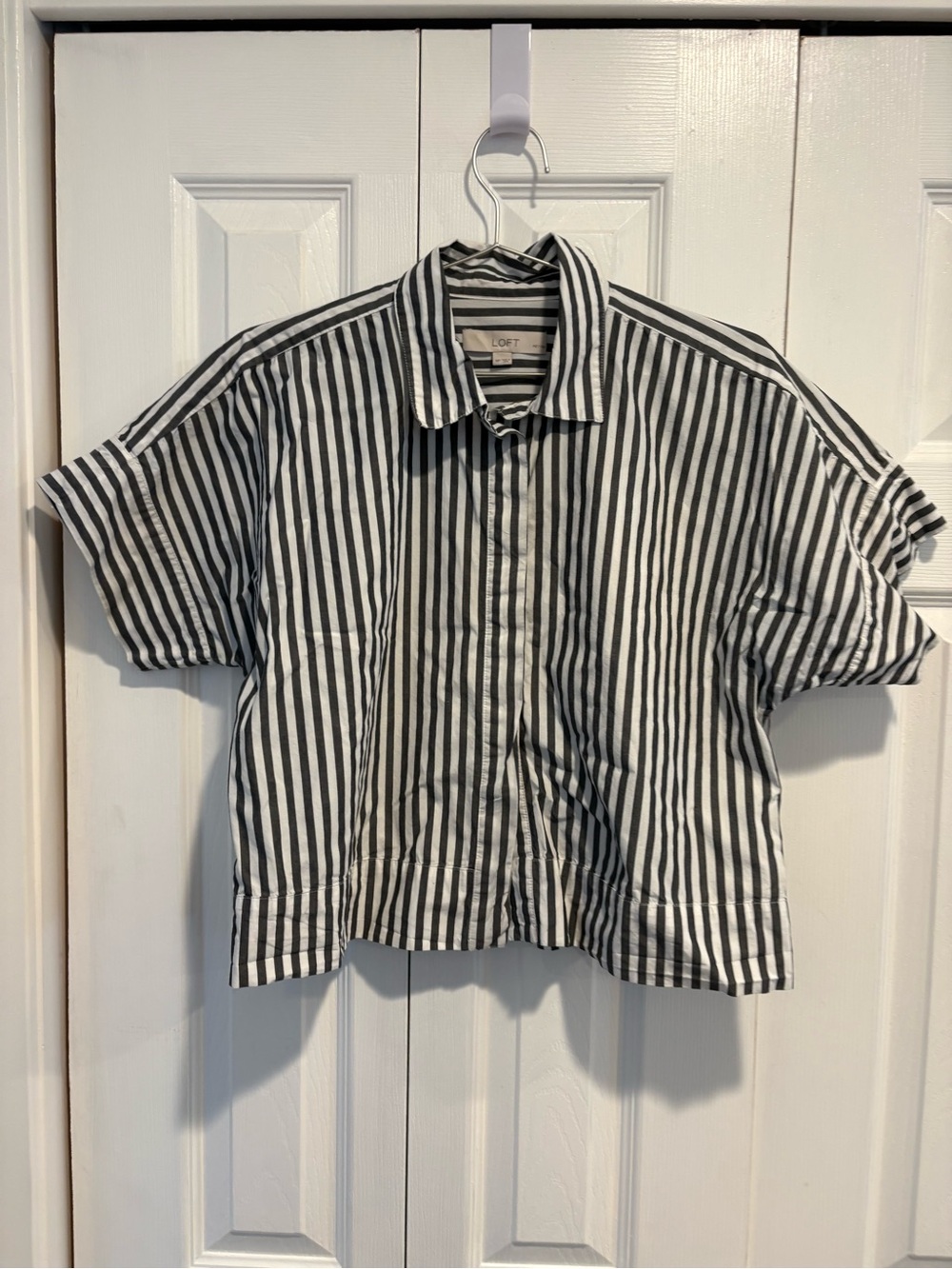 LOFT Black & White Vertical Stripe Casual Button-Down Shirt